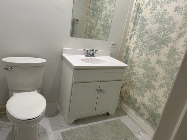 269 Locust Road Winnetka, IL 60093 - Photo 15 of 26 a bathroom with a sink a toilet and a mirror