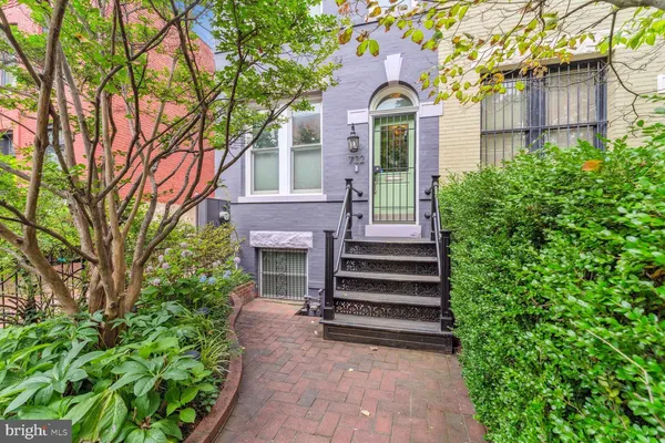 $1,878 | 722 13th Street Southeast, Unit B, Washington, DC 20003