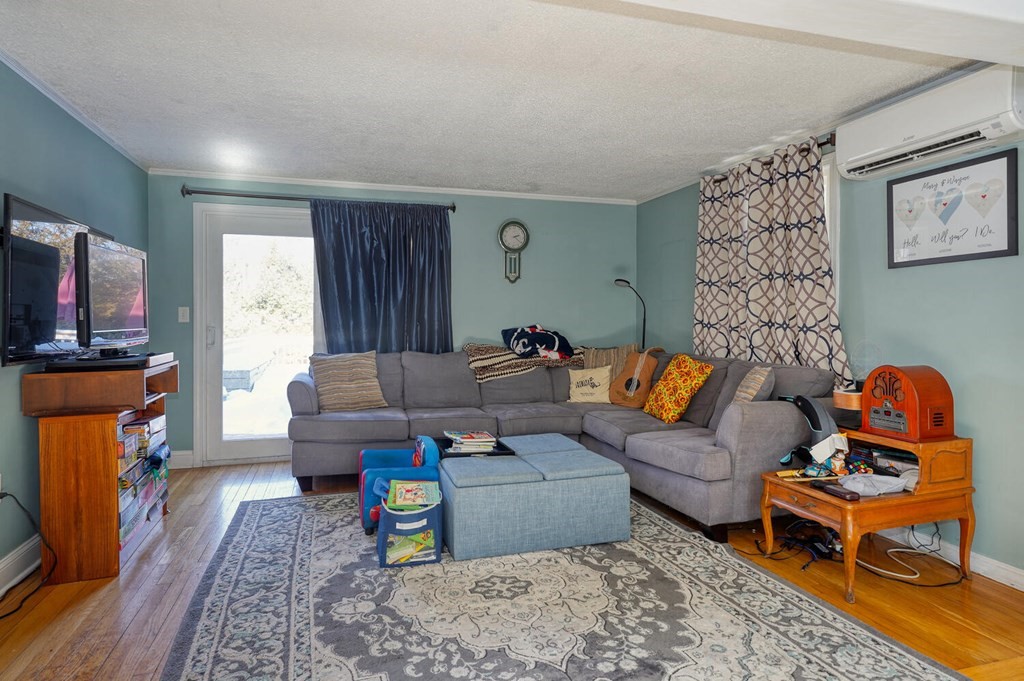114 Salem Road Tewksbury, MA 01876 - Photo 5 of 28