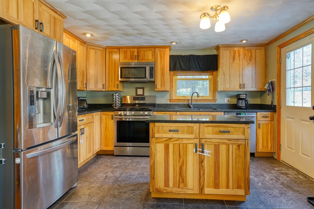 114 Salem Road Tewksbury, MA 01876 - Photo 10 of 28