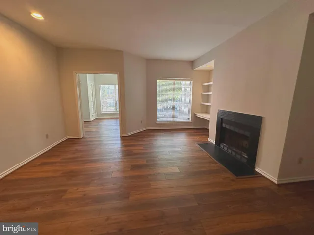 $2,100 | 12155 Penderview Terrace, Unit 804, Fairfax, VA 22033