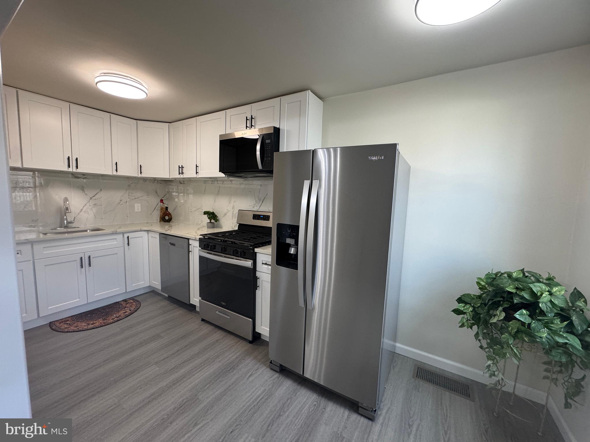 2098 Kent Road Folcroft, PA 19032 - Photo 12 of 21 kitchen
