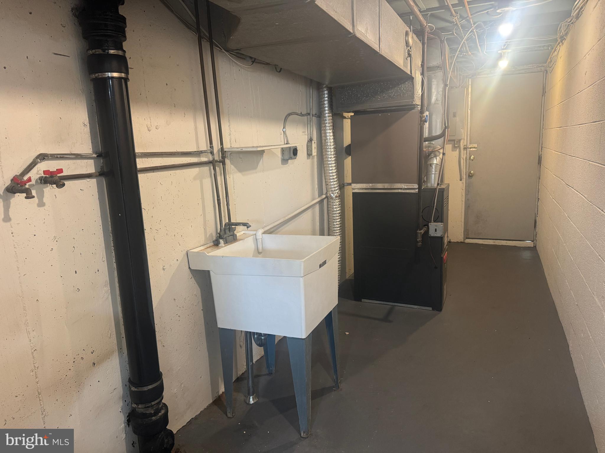 2098 Kent Road Folcroft, PA 19032 - Photo 19 of 21 laundry