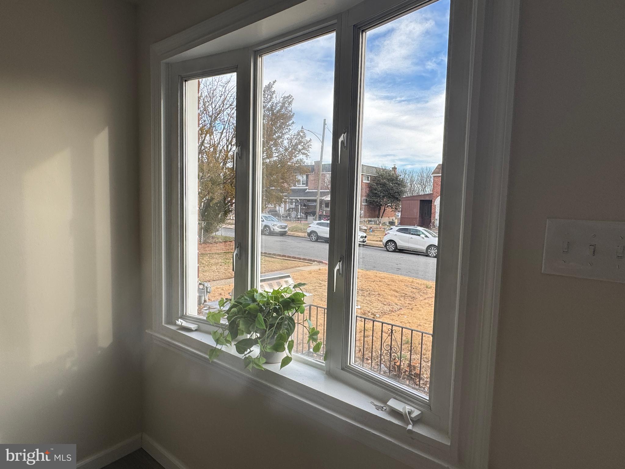 2098 Kent Road Folcroft, PA 19032 - Photo 3 of 21 bay window in living room
