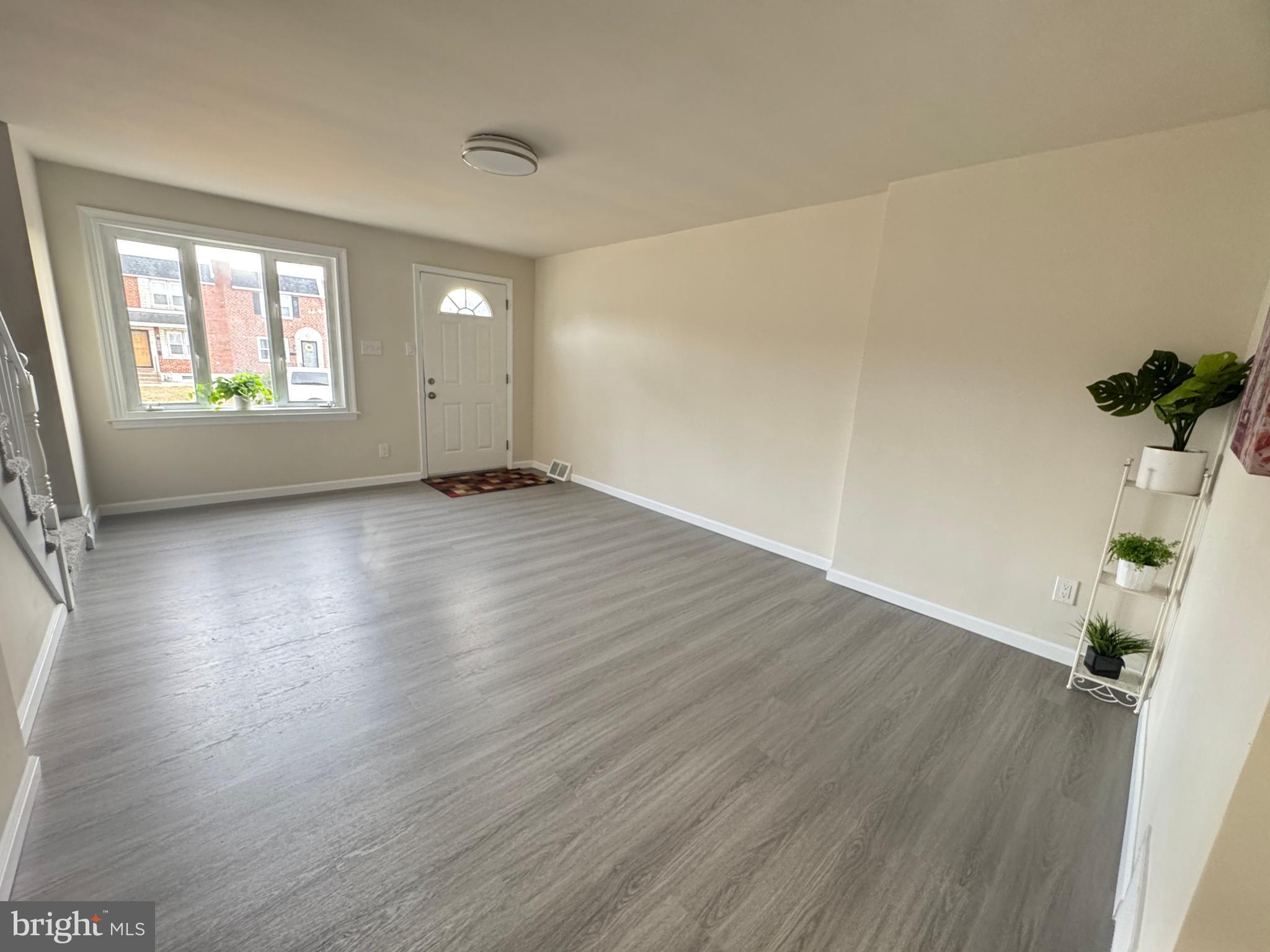 2098 Kent Road Folcroft, PA 19032 - Photo 7 of 21 living room