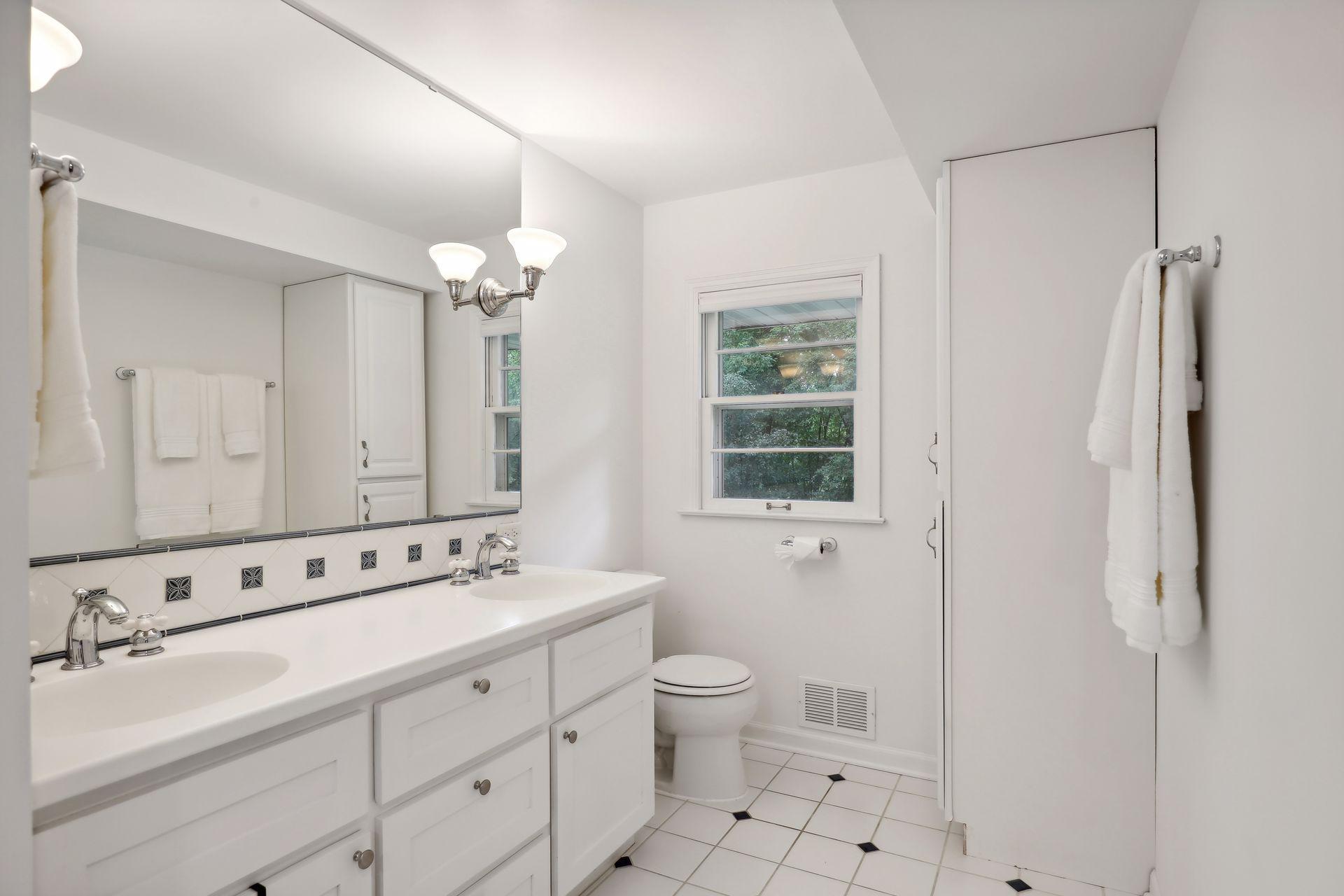 4200 Philbrook Lane Edina, MN 55424 - Photo 17 of 52