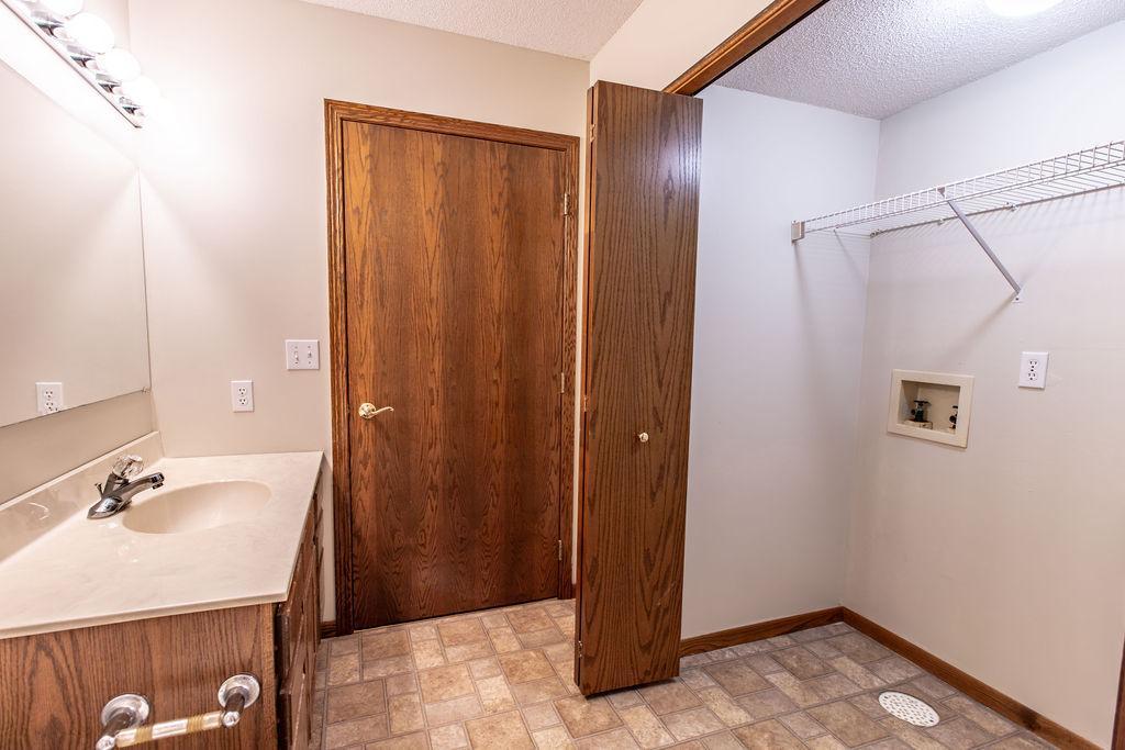 710 South 10th Street Bird Island, MN 55310 - Photo 16 of 31