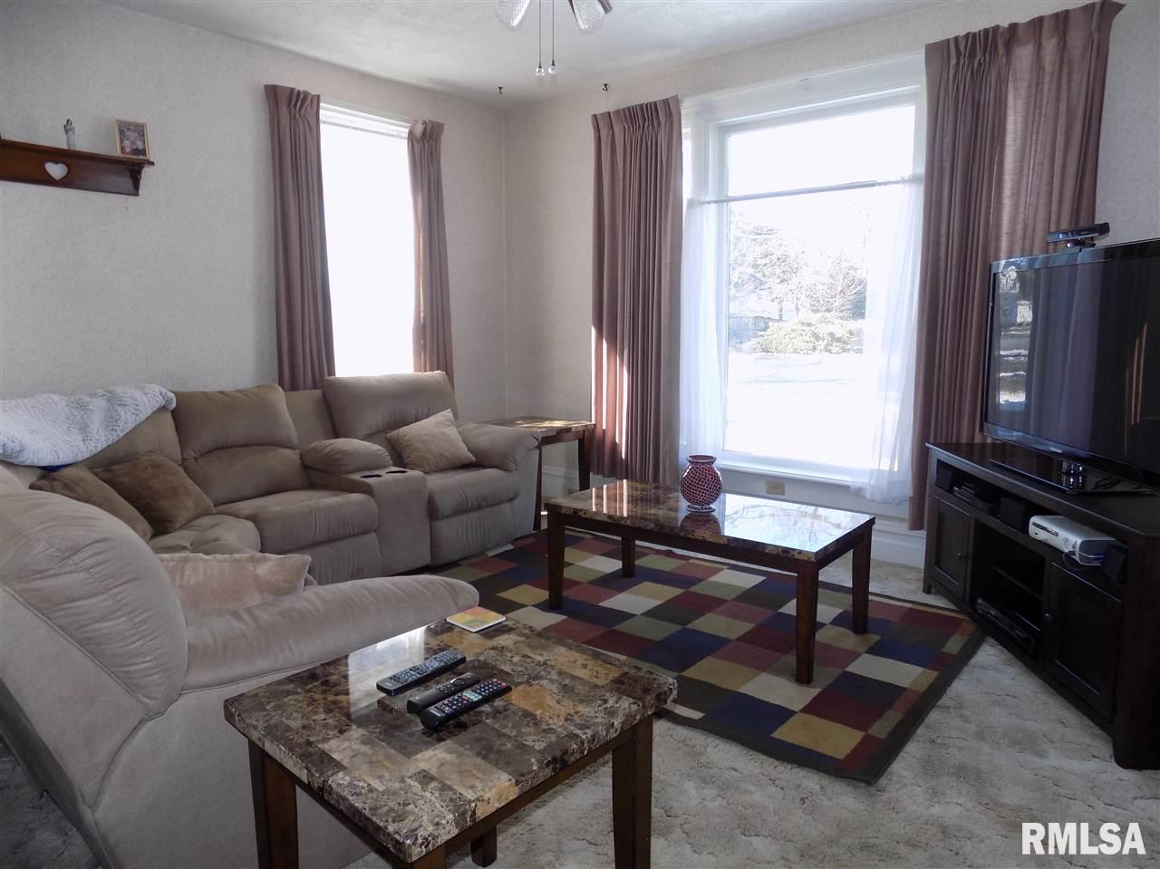 415 South 4th Street Clinton, IA 52732 - Photo 3 of 16 Gallery Image 3