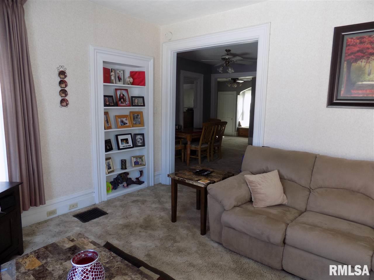 415 South 4th Street Clinton, IA 52732 - Photo 4 of 16 Gallery Image 4