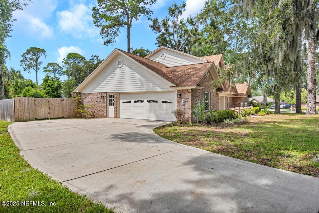 4448 Charter Point Boulevard Jacksonville, FL 32277 - Photo 2 of 47 a front view of a house with garden