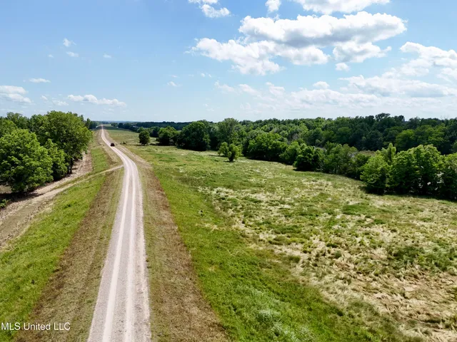 $294,700 | 1 Levee Maintenance Road, Redwood, MS 39156