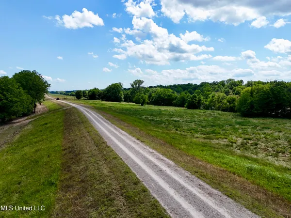 $294,700 | 1 Levee Maintenance Road, Redwood, MS 39156