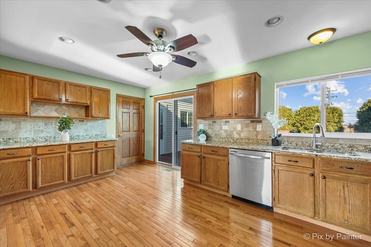 1502 Sawgrass Court Elgin, IL 60123 - Photo 9 of 39