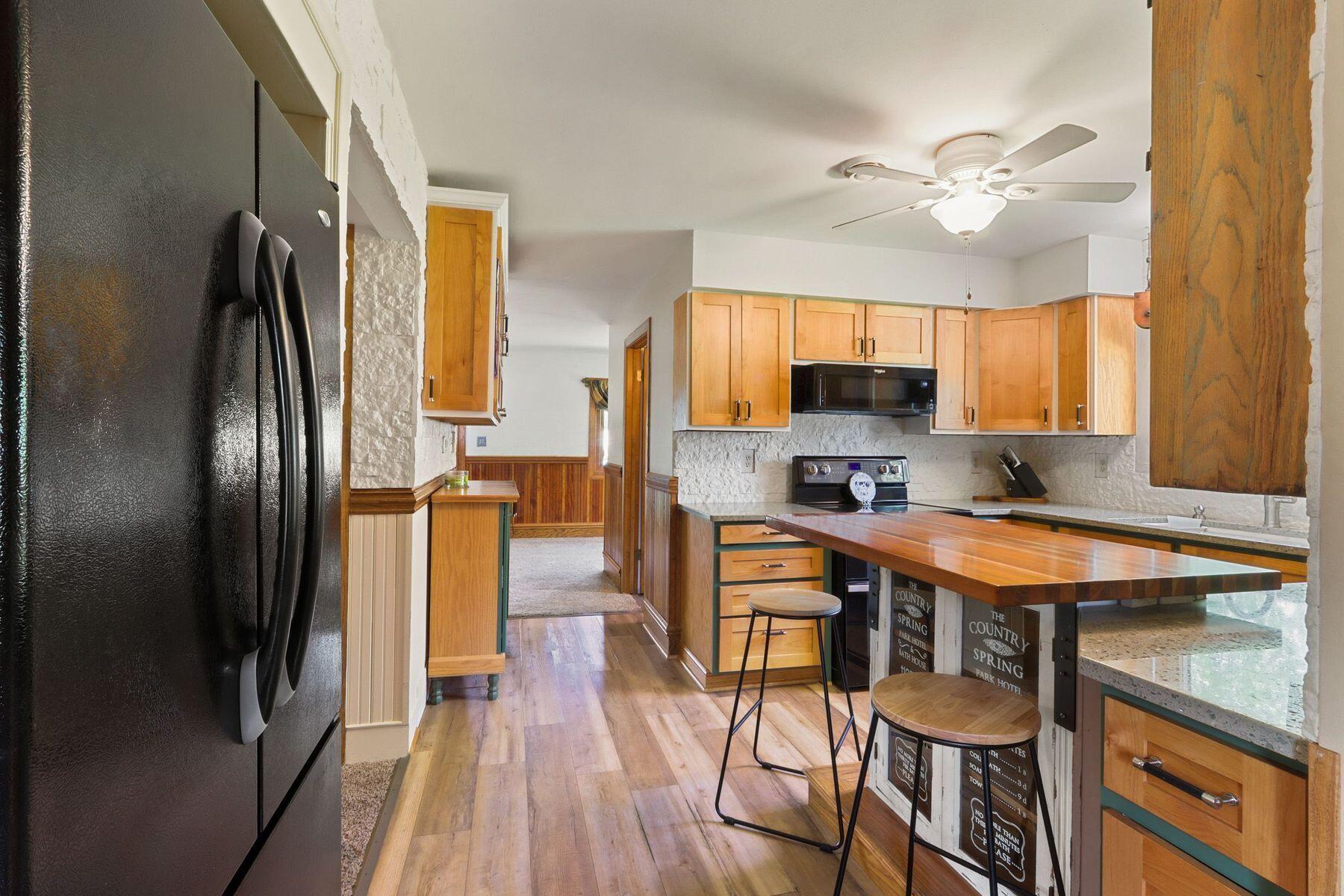 8508 Fox River Road Waterford, WI 53185 - Photo 11 of 30 Kitchen