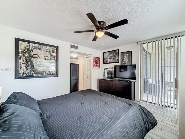 $249,900 | 10401 West Broward Boulevard, Unit 302, Plantation, FL 33324