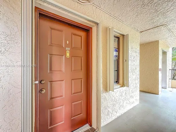 $249,900 | 10401 West Broward Boulevard, Unit 302, Plantation, FL 33324