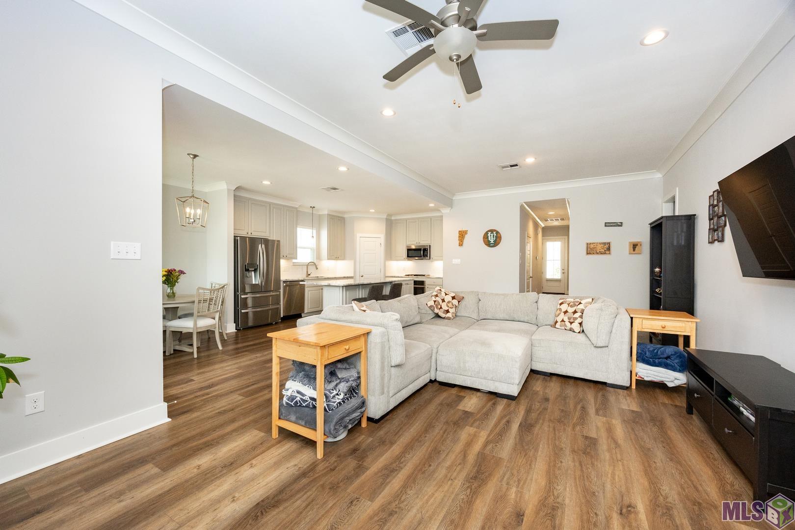 9016 Stonecroft Avenue Baton Rouge, LA 70810 - Photo 11 of 28 family room view 4