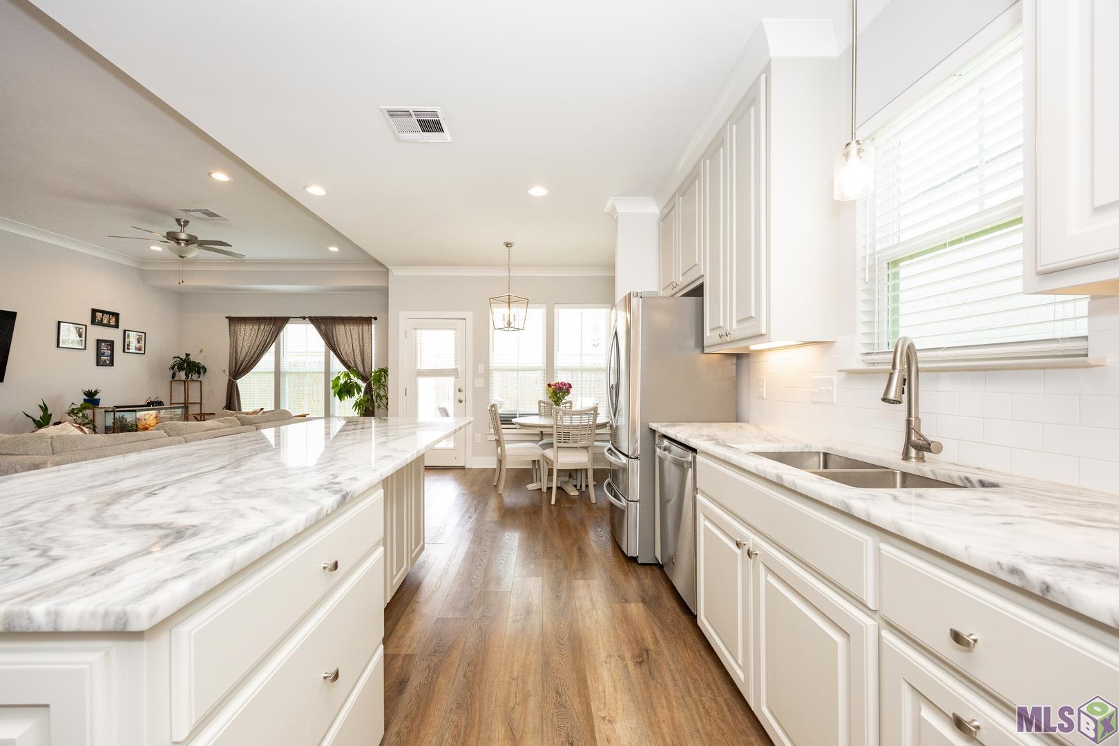 9016 Stonecroft Avenue Baton Rouge, LA 70810 - Photo 13 of 28 kitchen