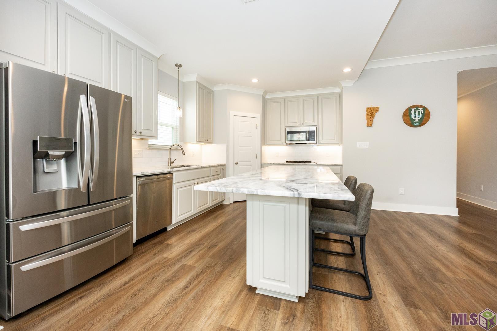 9016 Stonecroft Avenue Baton Rouge, LA 70810 - Photo 15 of 28 ktichen view 3