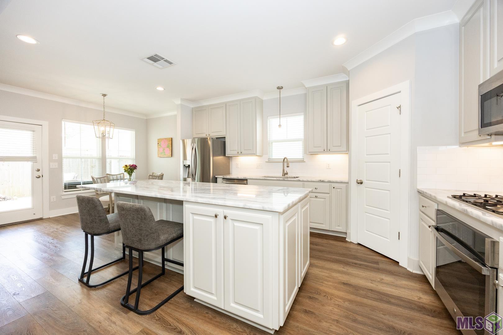 9016 Stonecroft Avenue Baton Rouge, LA 70810 - Photo 17 of 28 kitchen view 5
