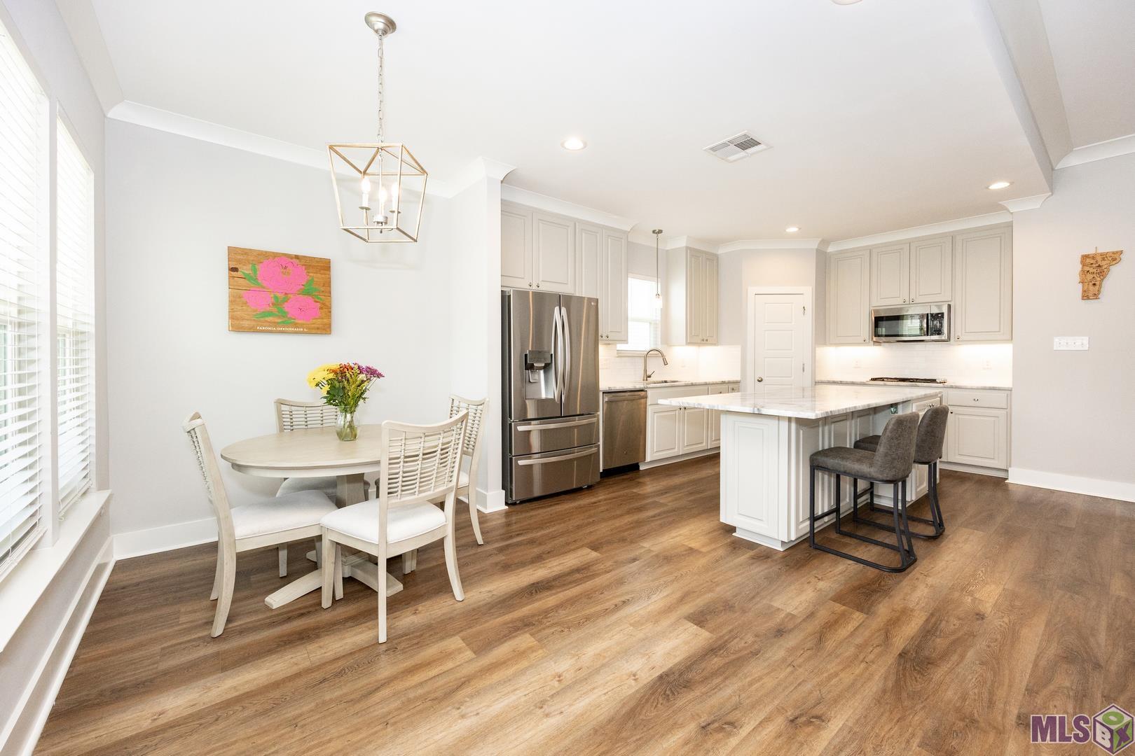 9016 Stonecroft Avenue Baton Rouge, LA 70810 - Photo 18 of 28 kitchen and dining area