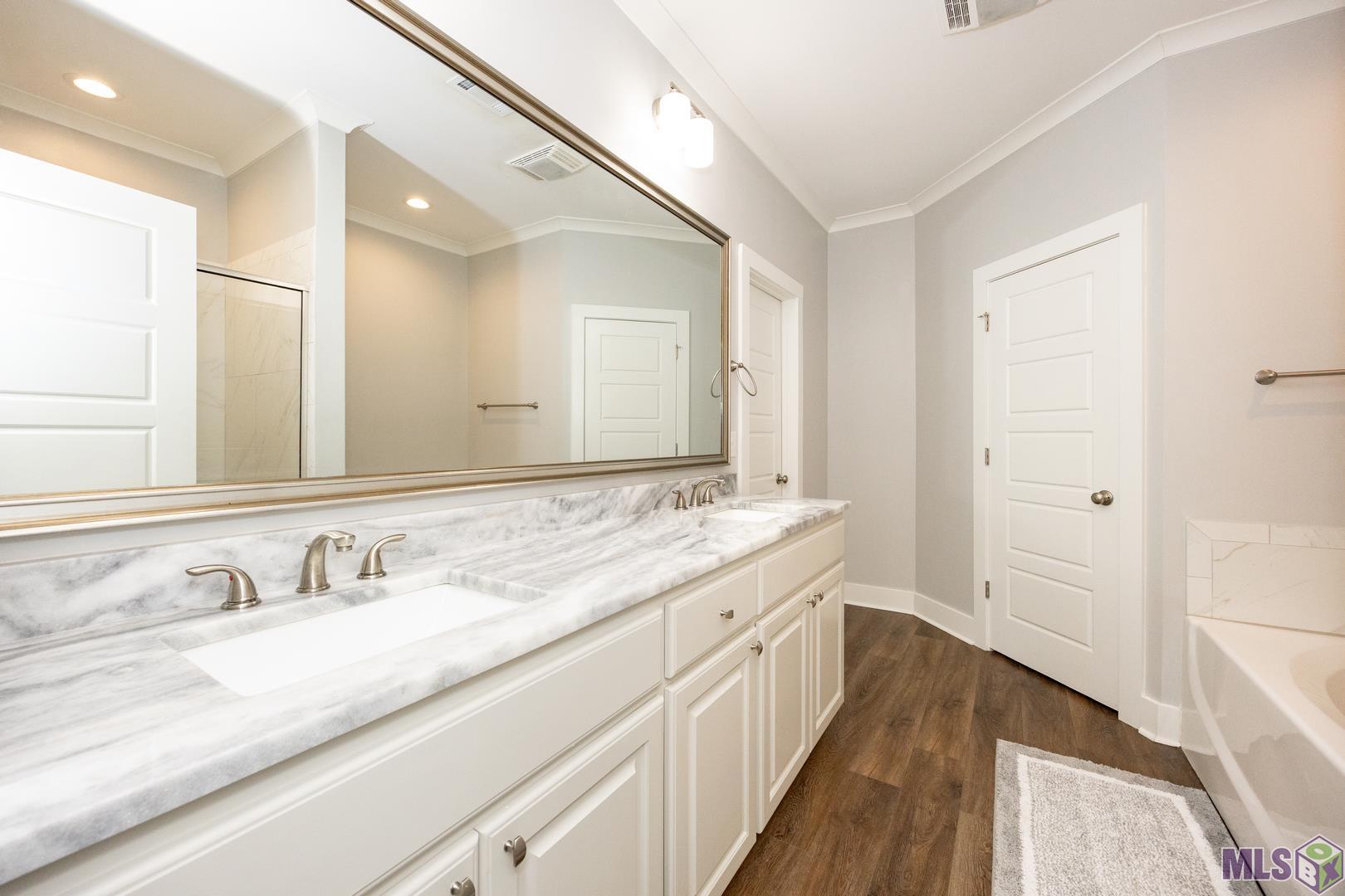 9016 Stonecroft Avenue Baton Rouge, LA 70810 - Photo 22 of 28 master bath