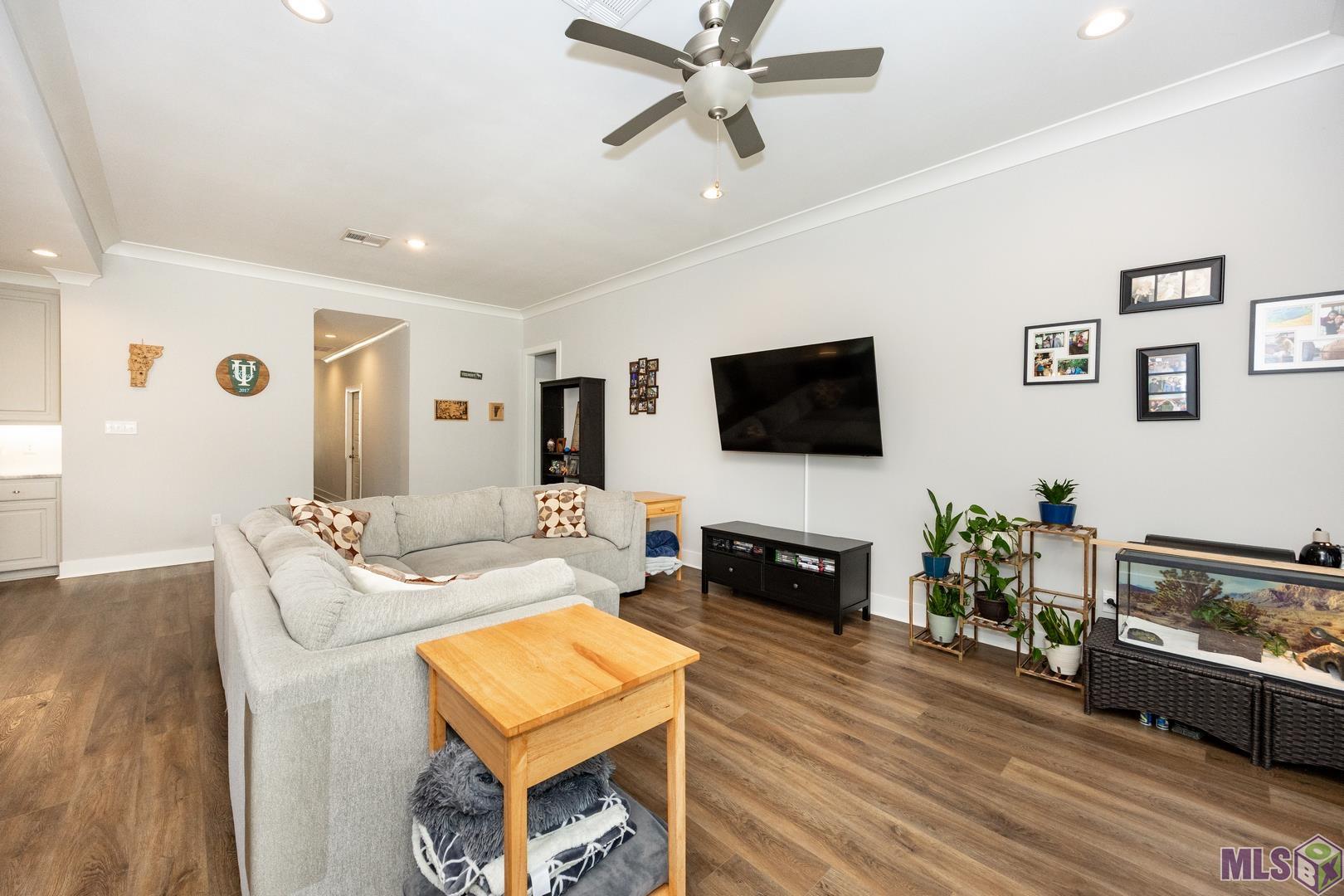 9016 Stonecroft Avenue Baton Rouge, LA 70810 - Photo 7 of 28 family room
