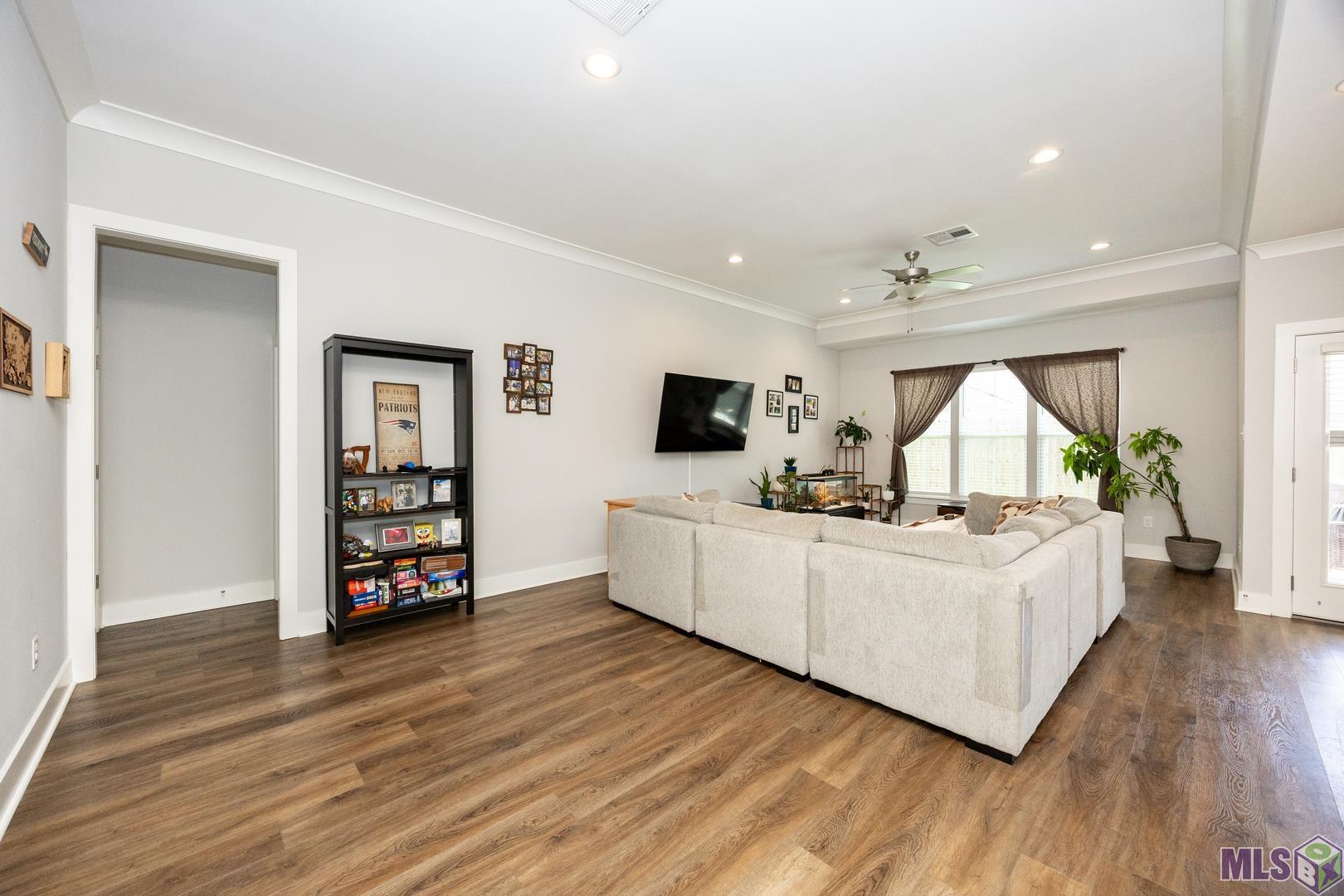 9016 Stonecroft Avenue Baton Rouge, LA 70810 - Photo 9 of 28 family room view 2