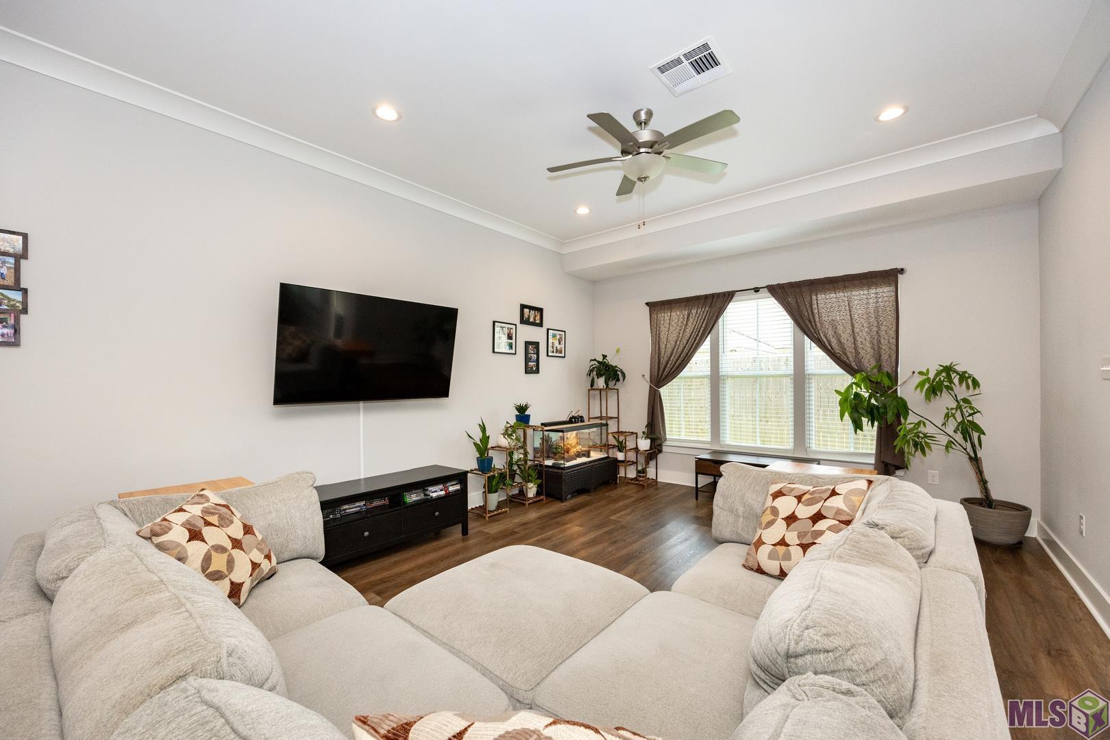9016 Stonecroft Avenue Baton Rouge, LA 70810 - Photo 10 of 28 family room view 3