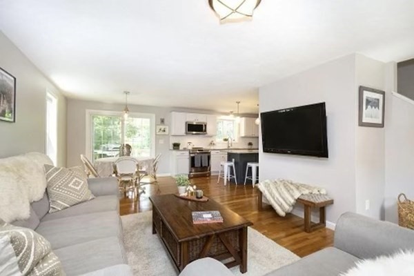 4 John's Lane Bourne, MA 02561 - Photo 7 of 12