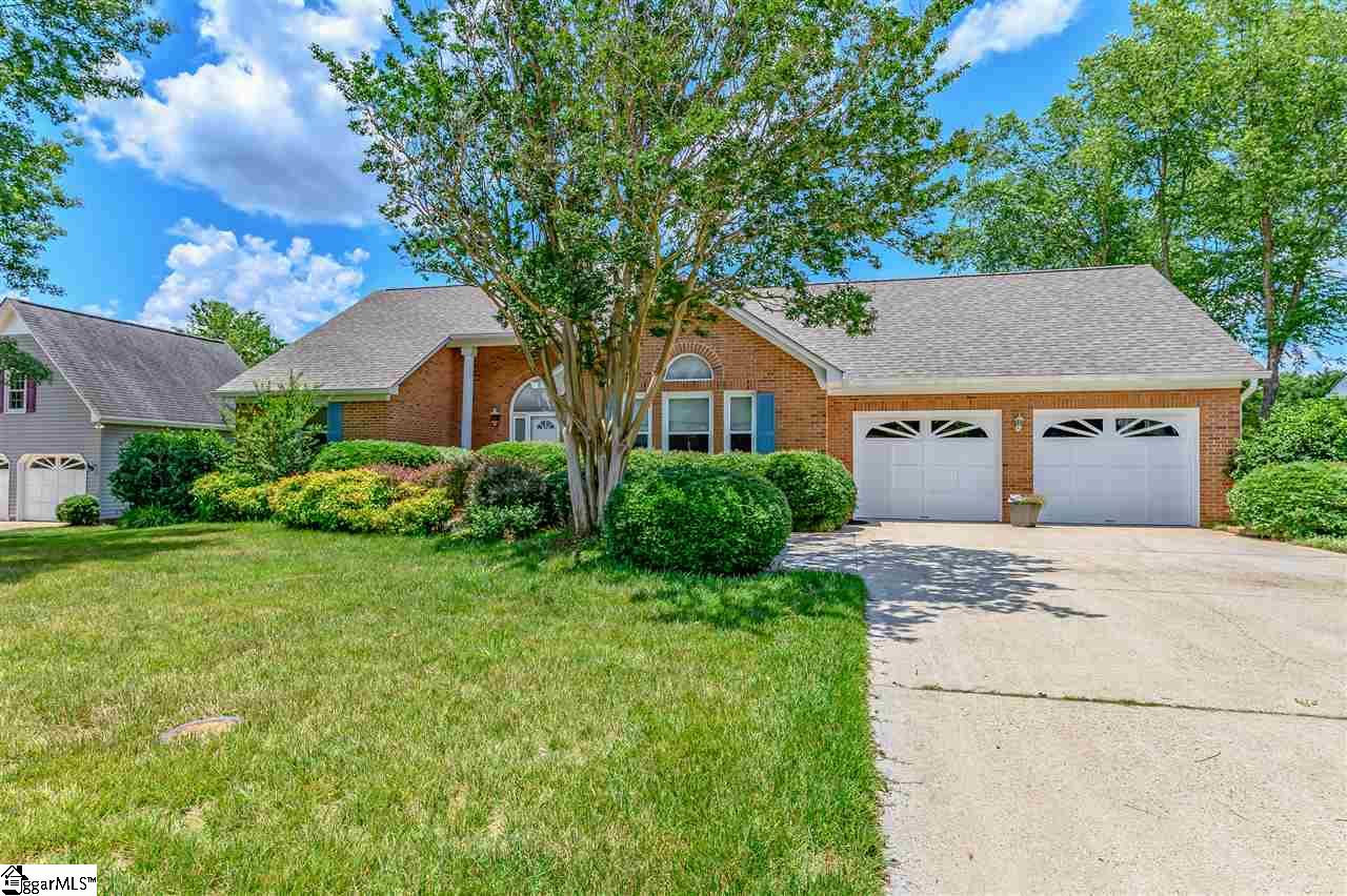 701 Spring Lake Loop Simpsonville, SC 29681 - Photo 1 of 36 Gallery Image 1