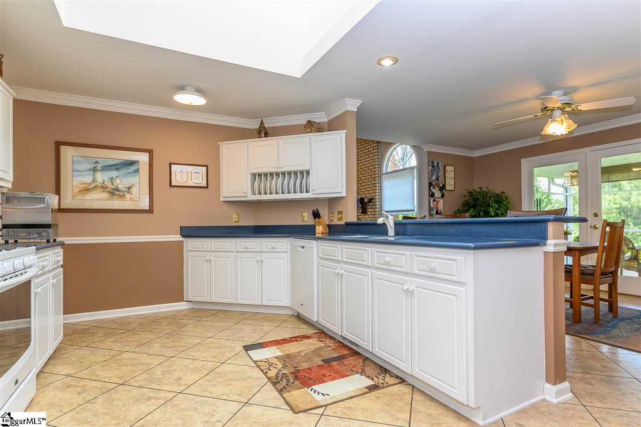 701 Spring Lake Loop Simpsonville, SC 29681 - Photo 11 of 36 Gallery Image 11