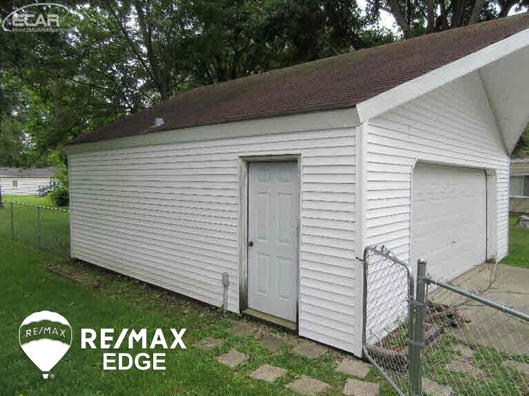4154 North Belsay Road Flint, MI 48506 - Photo 3 of 17 21384327-2.JPG