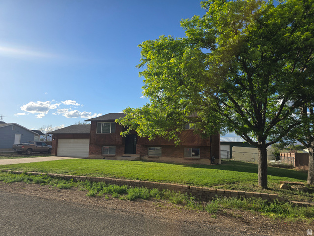 953 East 2850 South Vernal, UT 84078 - Photo 3 of 24