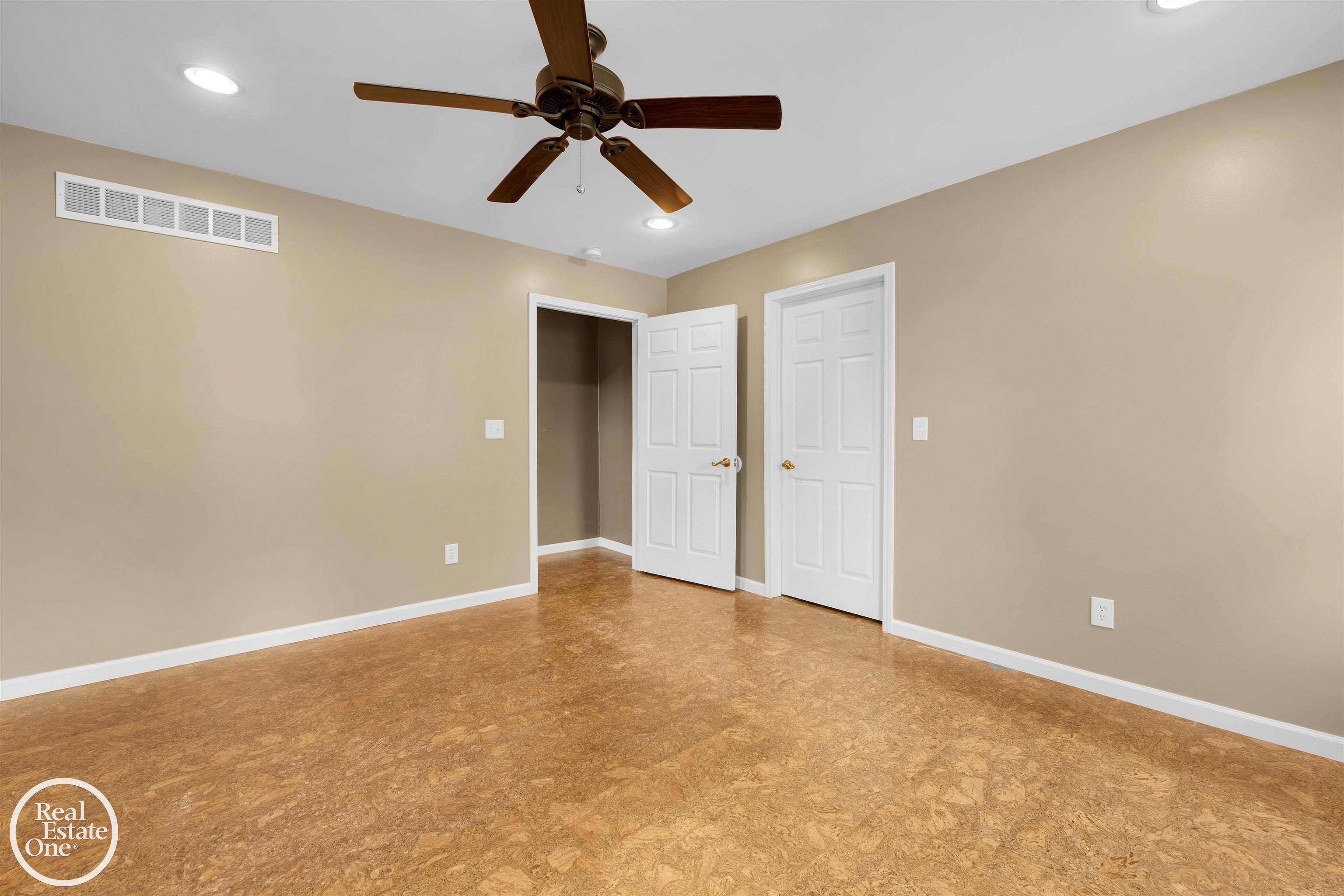1258 Hampton Road Grosse Pointe, MI 48236 - Photo 23 of 37 50147895-b907720e-fdb4-47e0-a1c5-982805aa963f.JPG