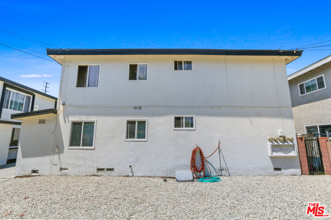 10024 Foster Road Bellflower, CA 90706 - Photo 7 of 29 a backyard of a house