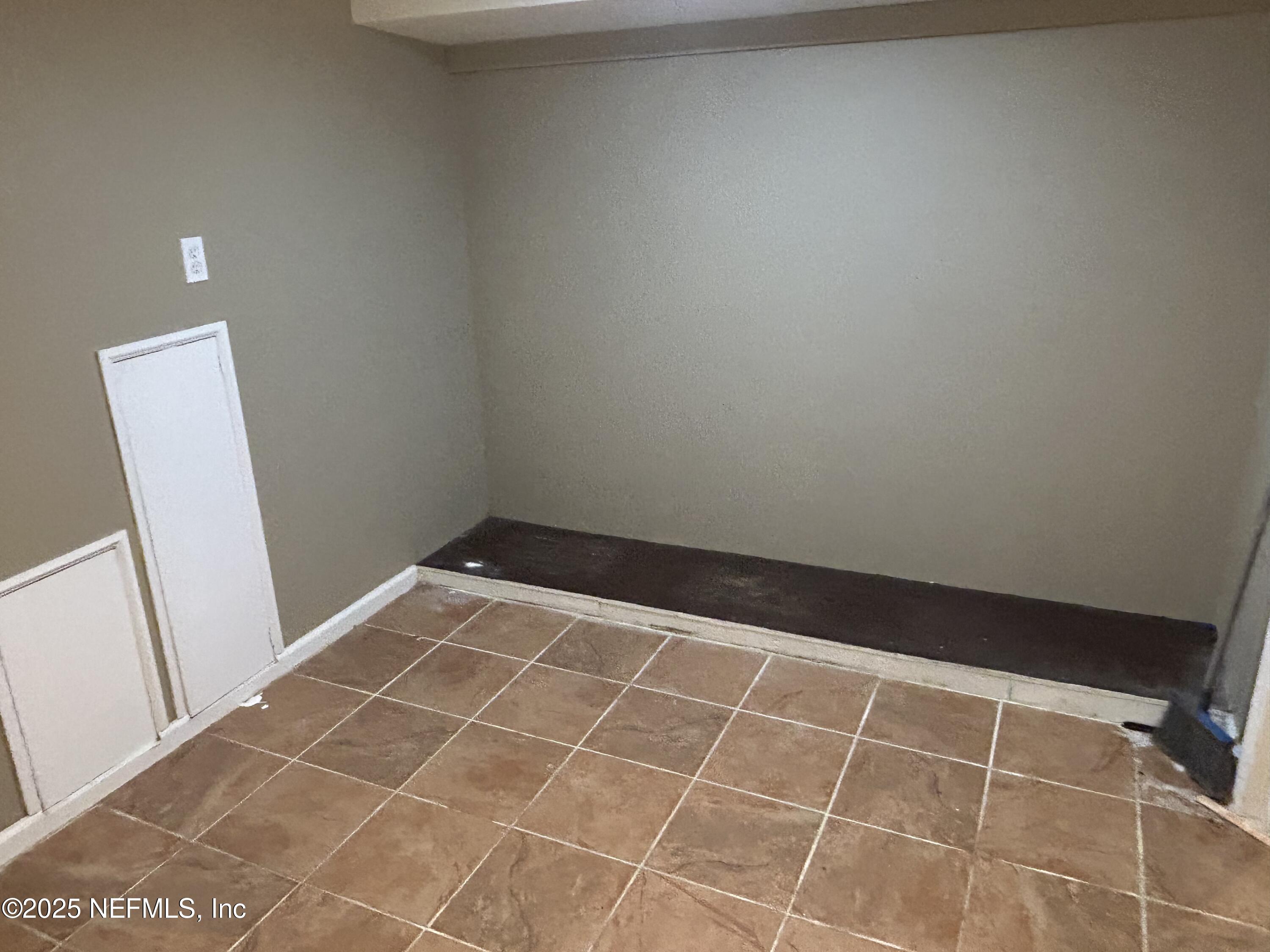 3173 St Augustine Road Jacksonville, FL 32207 - Photo 12 of 19 a view of an empty room