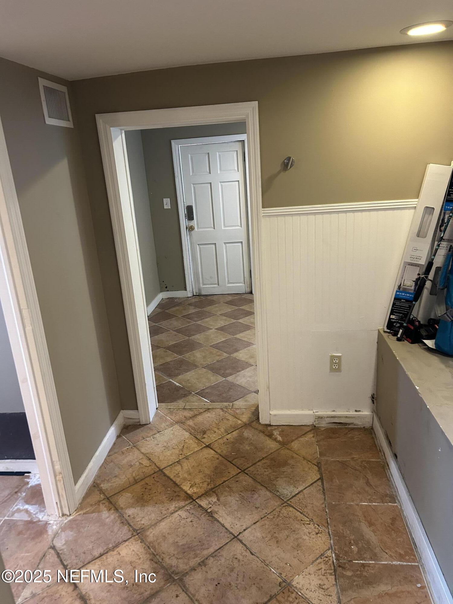 3173 St Augustine Road Jacksonville, FL 32207 - Photo 13 of 19 a view of front door