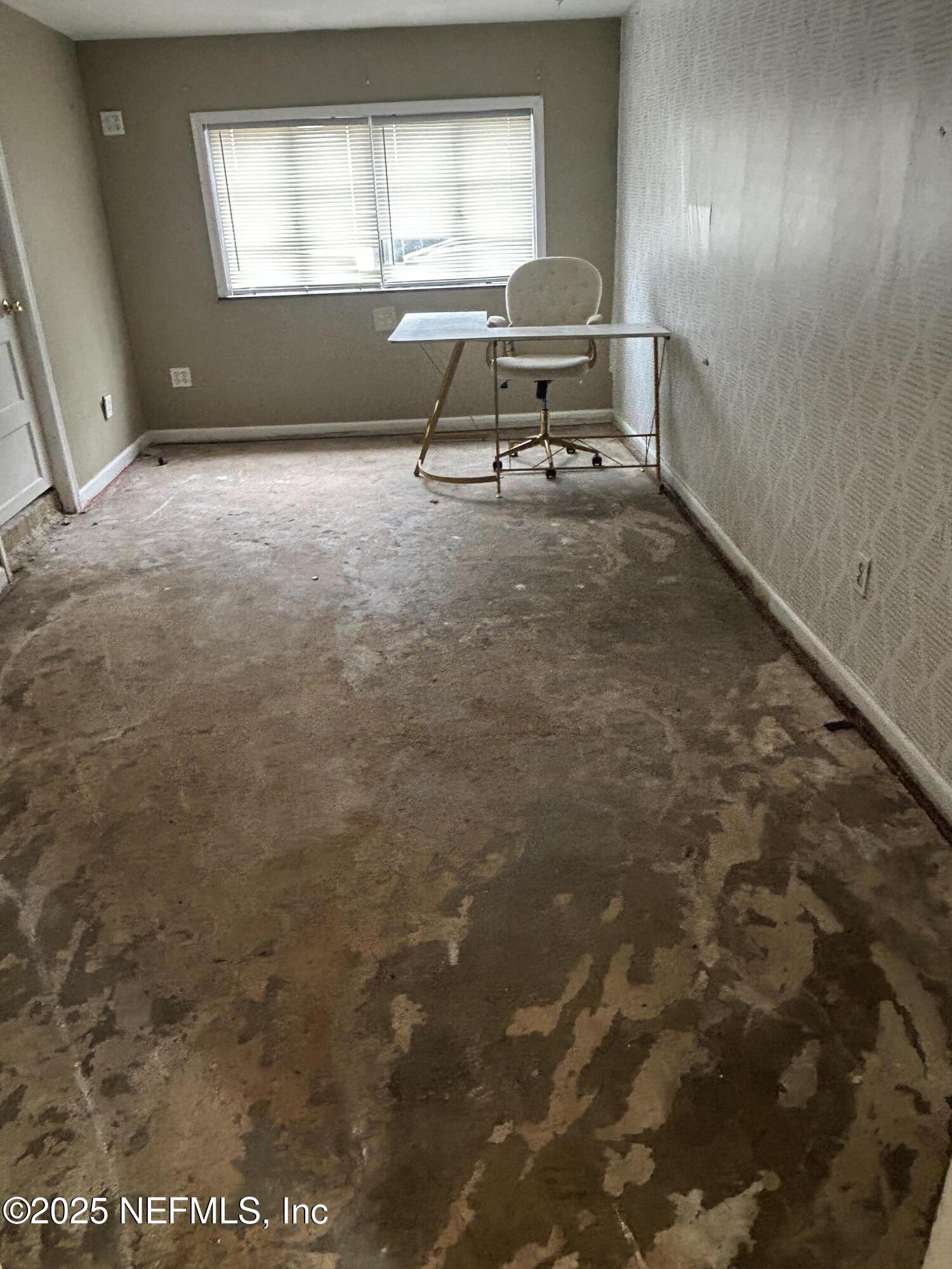 3173 St Augustine Road Jacksonville, FL 32207 - Photo 18 of 19 a living room with furniture and a window