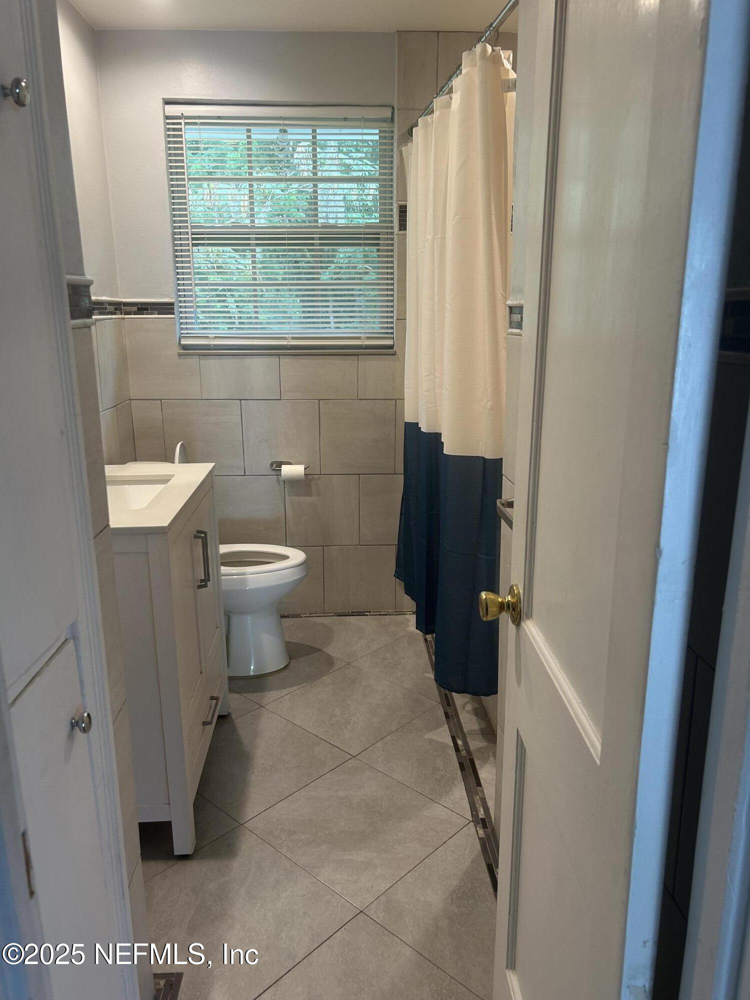 3173 St Augustine Road Jacksonville, FL 32207 - Photo 19 of 19 a bathroom with a toilet and a shower