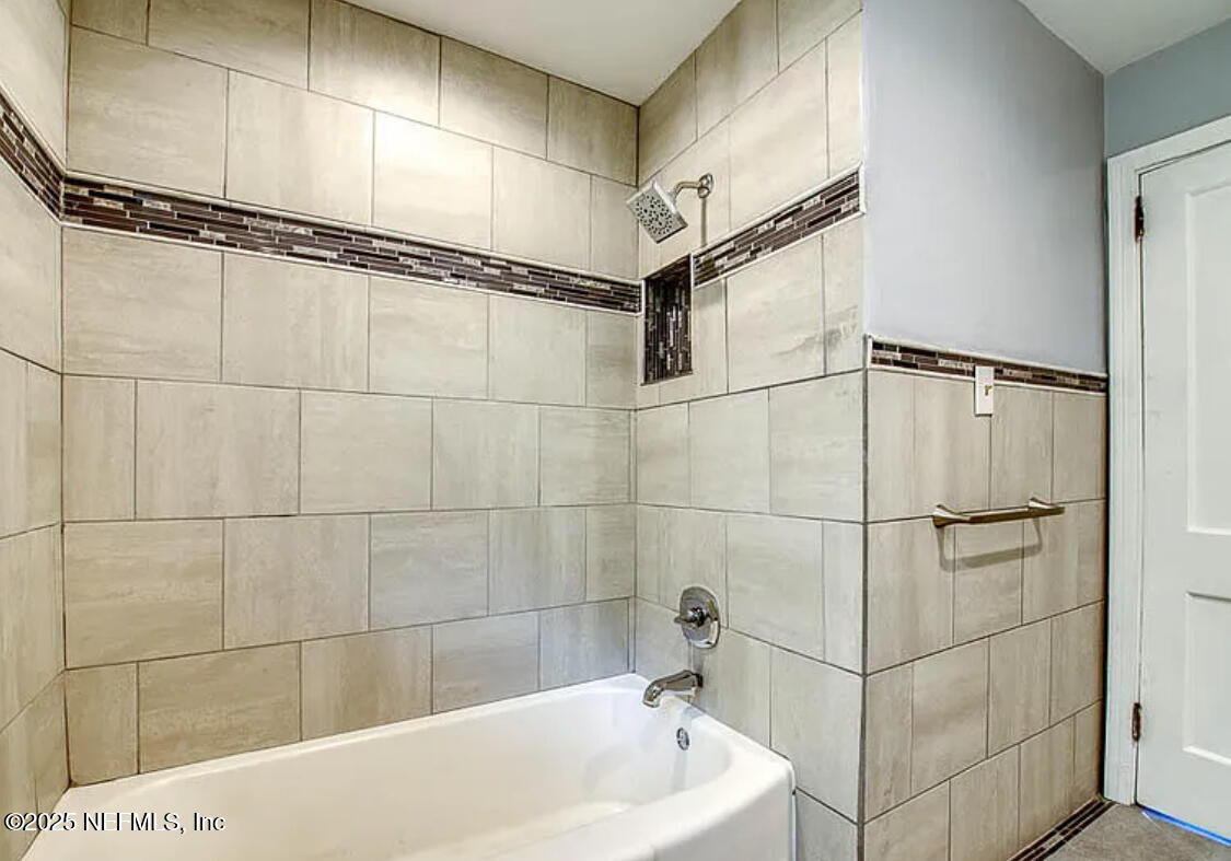 3173 St Augustine Road Jacksonville, FL 32207 - Photo 4 of 19 a bathroom with a bathtub and shower