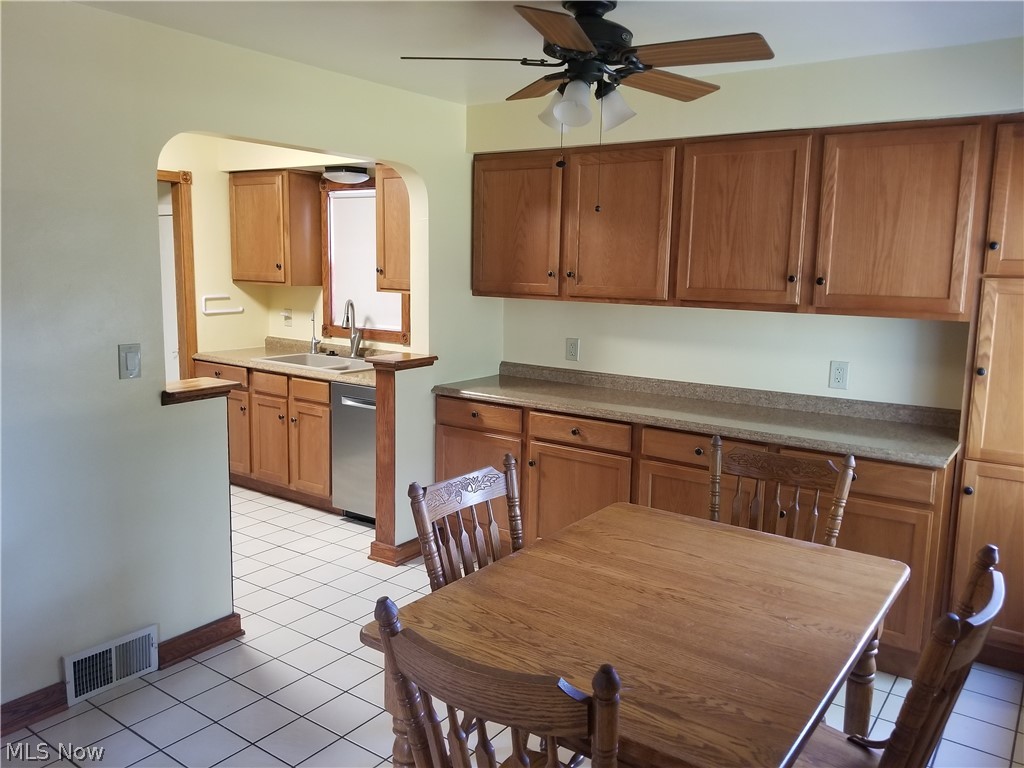 4002 Redfern Road Parma, OH 44134 - Photo 7 of 26 Very nicely finished kitchen and dining areas!