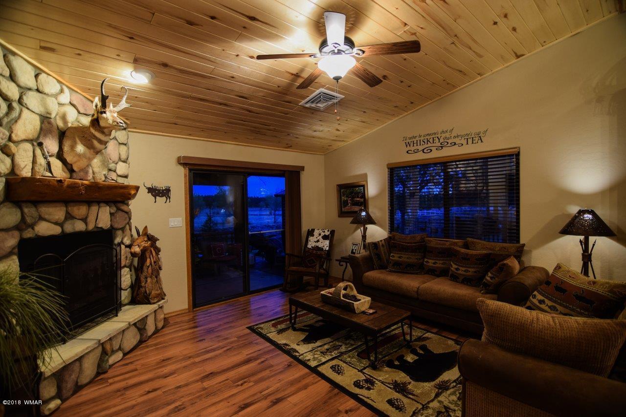2326 Buffalo Loop Overgaard, AZ 85933 - Photo 2 of 25 Gallery Image 2