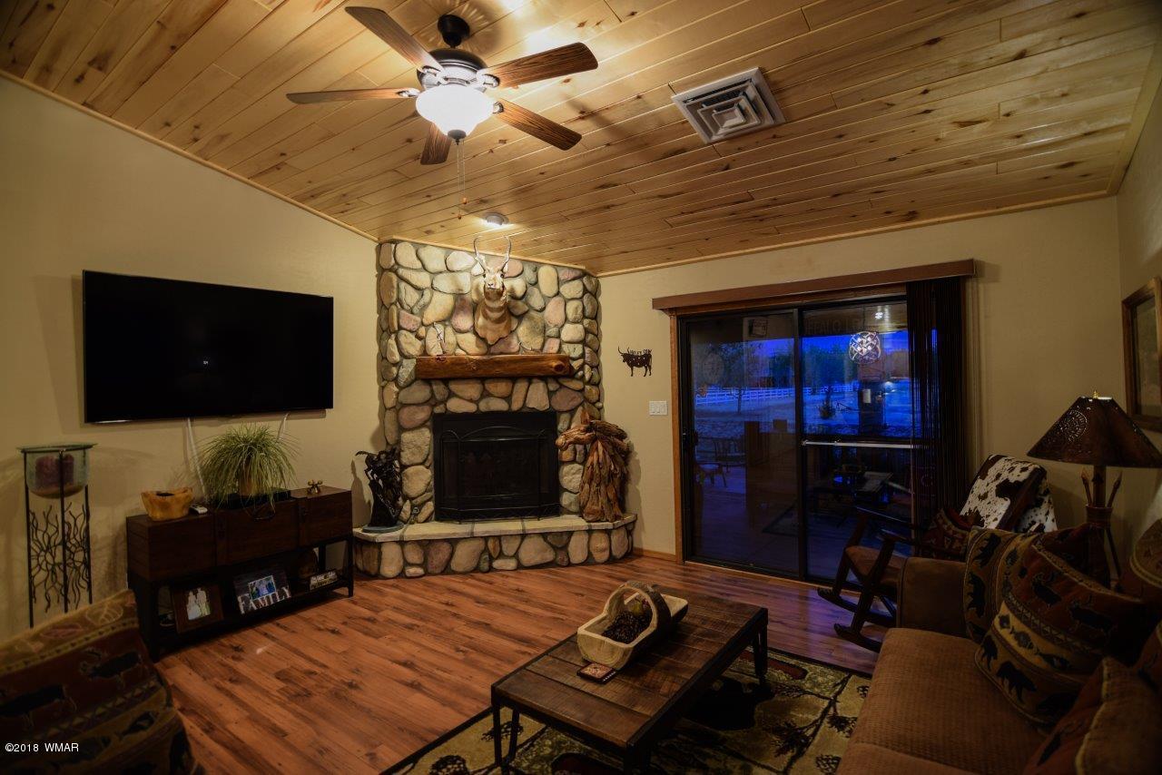 2326 Buffalo Loop Overgaard, AZ 85933 - Photo 3 of 25 Gallery Image 3