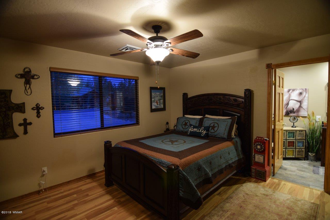 2326 Buffalo Loop Overgaard, AZ 85933 - Photo 10 of 25 Gallery Image 10