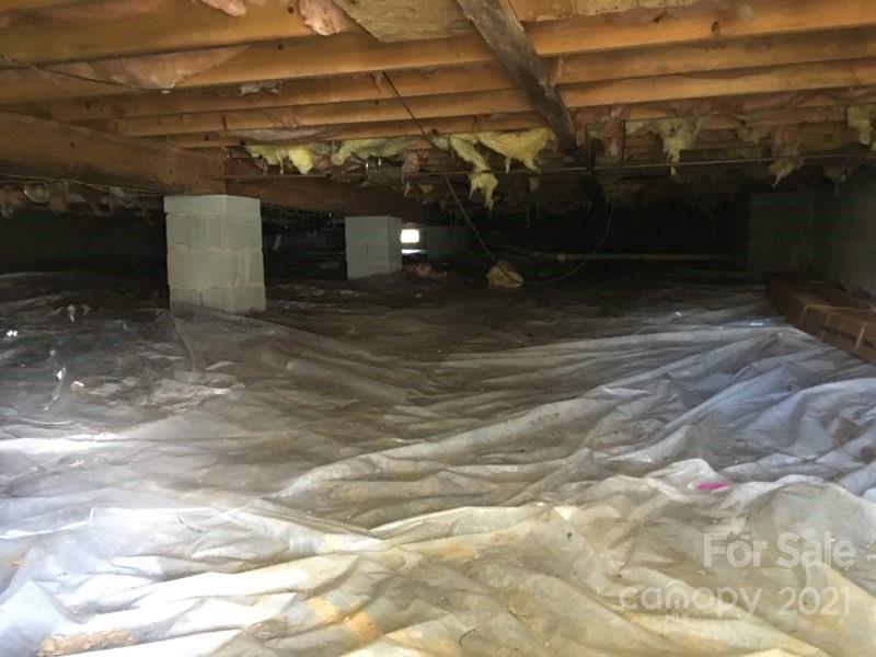 58 Ross Farm Road Waynesville, NC 28786 - Photo 12 of 29 a view of a garage