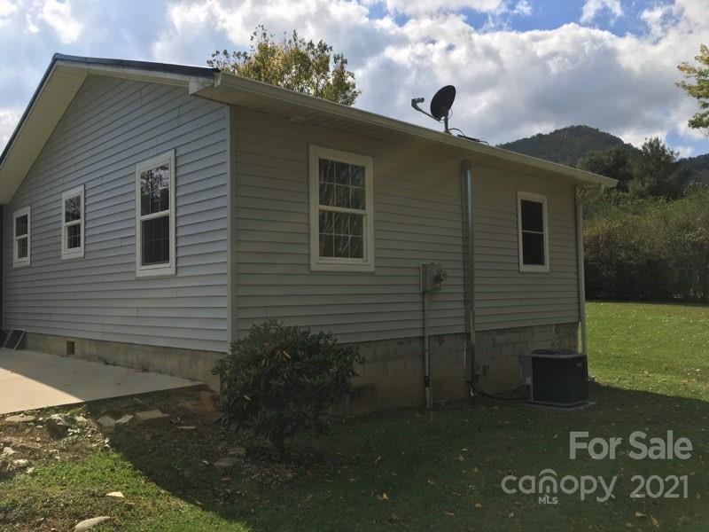 58 Ross Farm Road Waynesville, NC 28786 - Photo 5 of 29 a view of a back yard