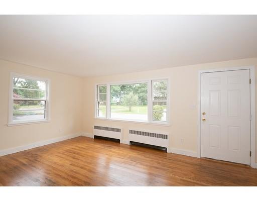 16 Dixfield Road Worcester, MA 01606 - Photo 5 of 39 Gallery Image 5