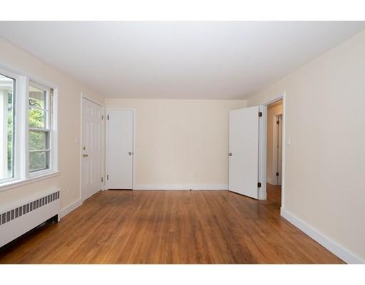 16 Dixfield Road Worcester, MA 01606 - Photo 6 of 39 Gallery Image 6