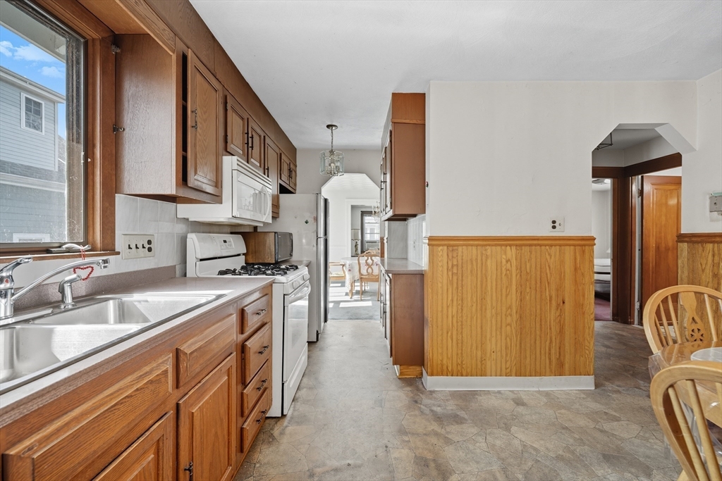 31 Pondview Road Arlington, MA 02474 - Photo 3 of 40 Gallery Image 3